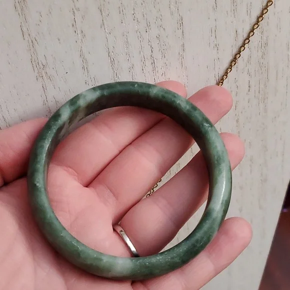 Jade Bangle - Picture 1 of 3